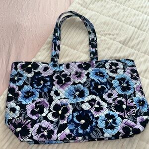 NWOT Vera Bradley Tote with clip in pouch